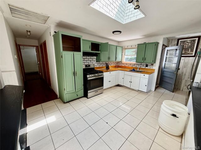 142 Palmer Street, Brentwood, NY 11717