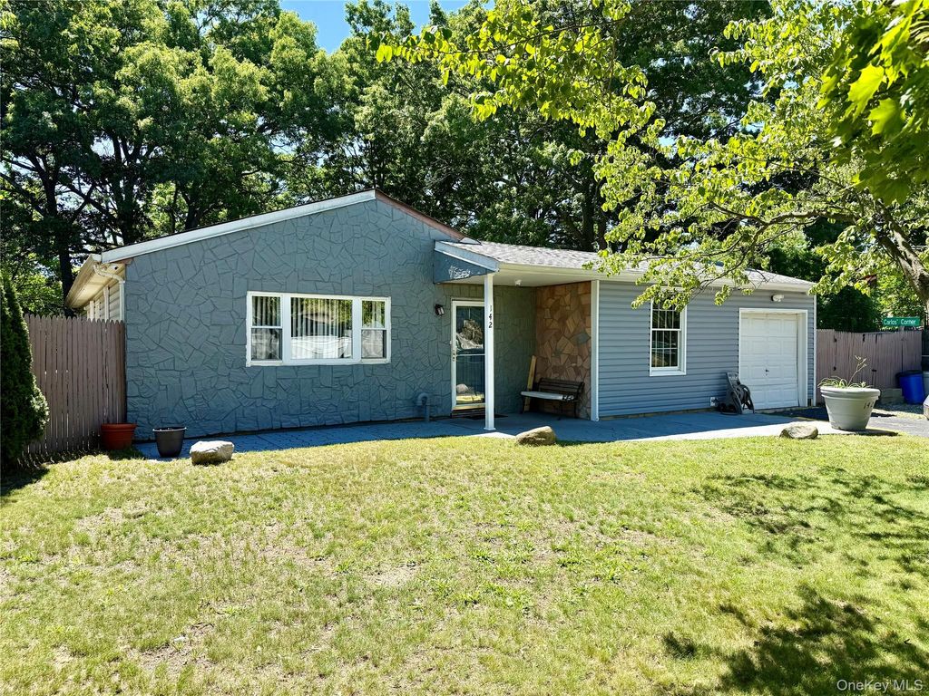 142 Palmer Street, Brentwood, NY 11717