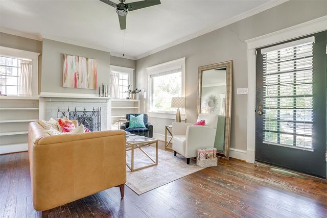 2116 Hurley Avenue, Fort Worth, TX 76110