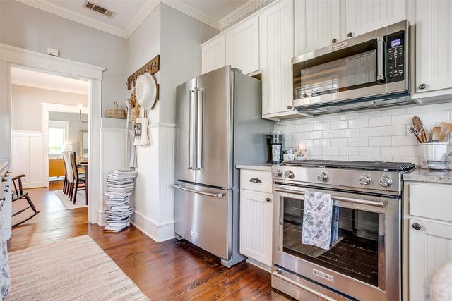 2116 Hurley Avenue, Fort Worth, TX 76110