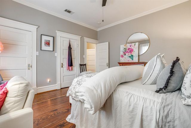 2116 Hurley Avenue, Fort Worth, TX 76110