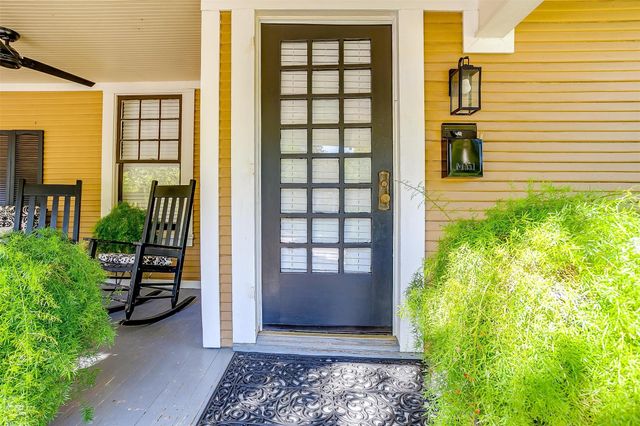 2116 Hurley Avenue, Fort Worth, TX 76110