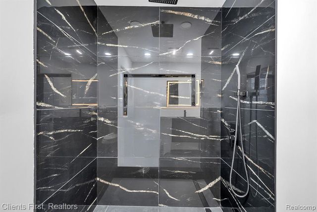 8680 Mercedes Street, Dearborn Heights, MI 48127