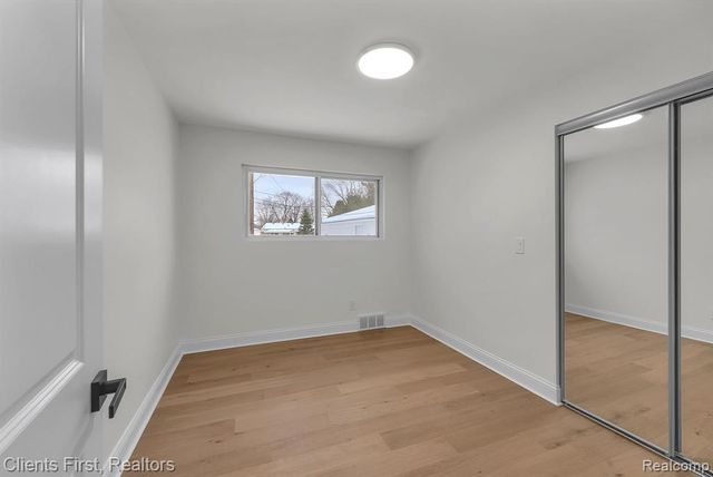 8680 Mercedes Street, Dearborn Heights, MI 48127