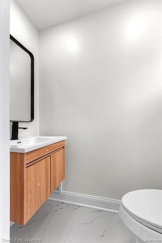 8680 Mercedes Street, Dearborn Heights, MI 48127