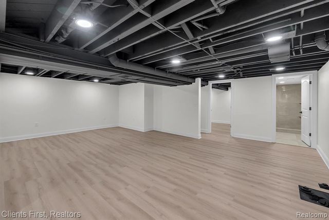 8680 Mercedes Street, Dearborn Heights, MI 48127