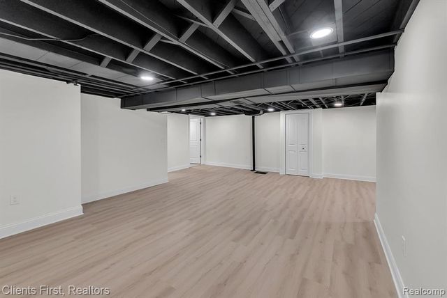 8680 Mercedes Street, Dearborn Heights, MI 48127