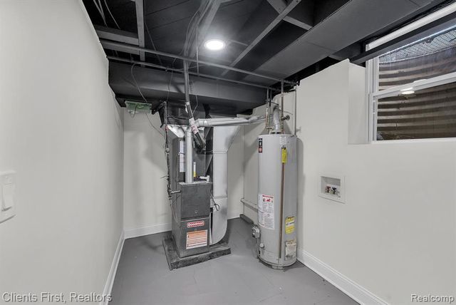 8680 Mercedes Street, Dearborn Heights, MI 48127