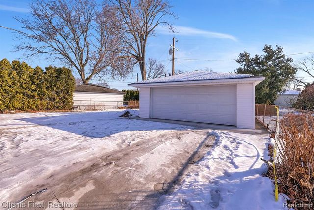 8680 Mercedes Street, Dearborn Heights, MI 48127