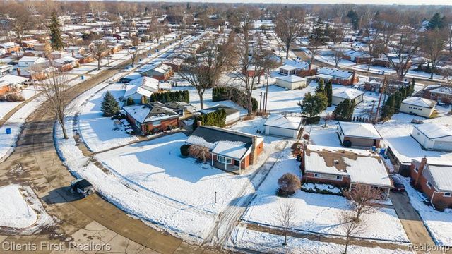 8680 Mercedes Street, Dearborn Heights, MI 48127
