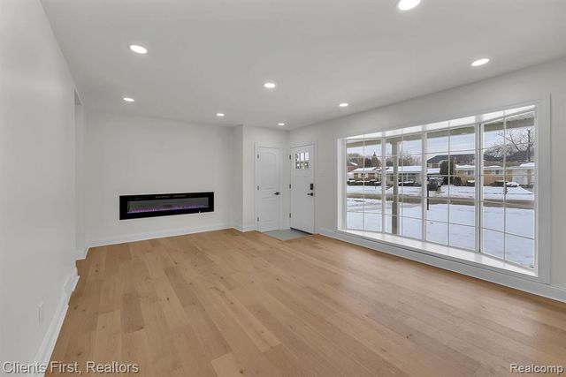 8680 Mercedes Street, Dearborn Heights, MI 48127