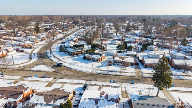 8680 Mercedes Street, Dearborn Heights, MI 48127