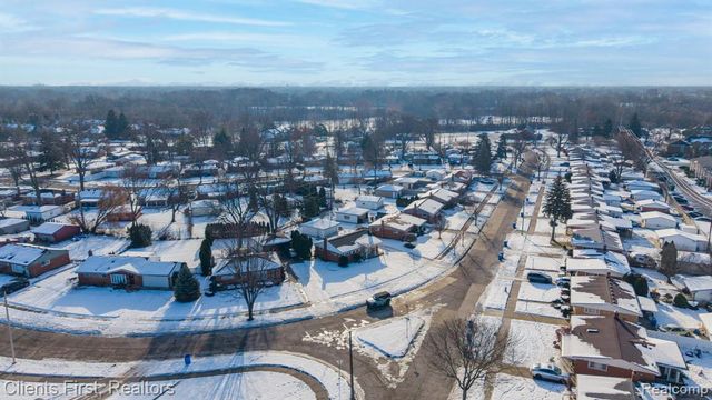 8680 Mercedes Street, Dearborn Heights, MI 48127