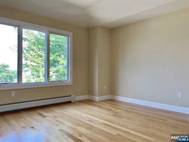 219 Roff Avenue B, Palisades Park, NJ 07650