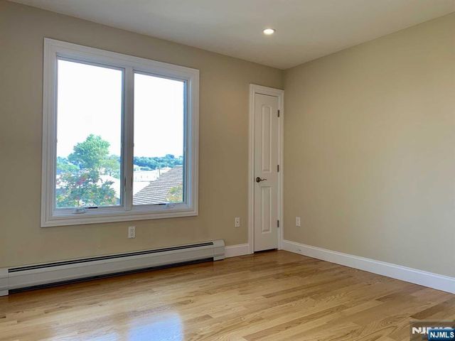 219 Roff Avenue B, Palisades Park, NJ 07650