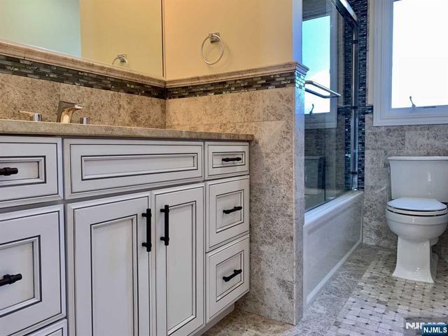 219 Roff Avenue B, Palisades Park, NJ 07650