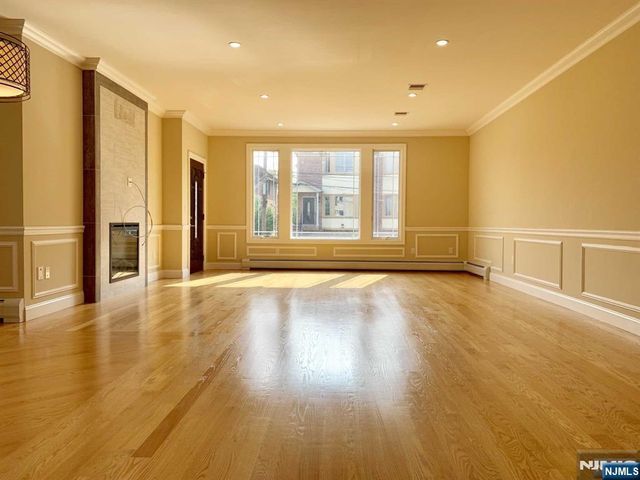 219 Roff Avenue B, Palisades Park, NJ 07650