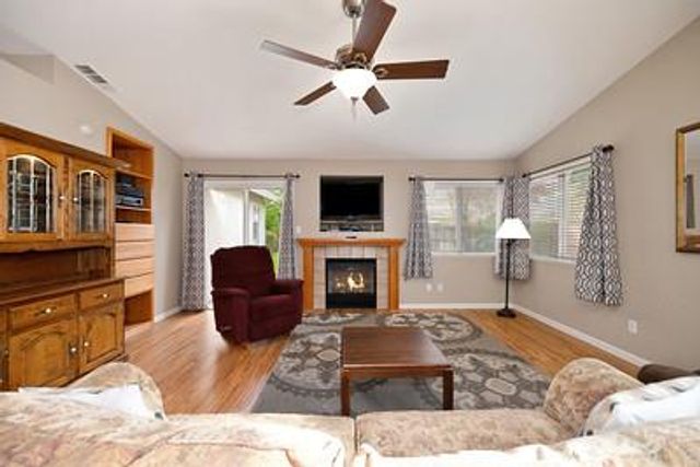 8939 Generations Ct, Elk Grove, CA 95758