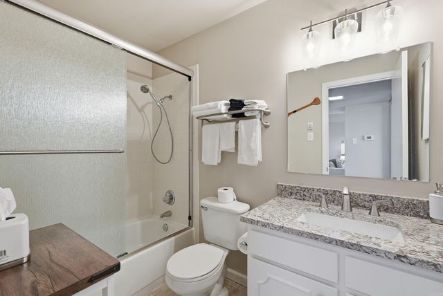 125 Chelsea Dr, Fairfield Bay, AR 72088