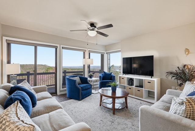 125 Chelsea Dr, Fairfield Bay, AR 72088