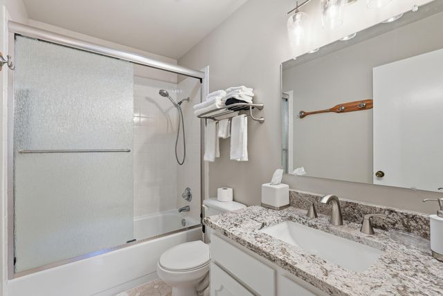 125 Chelsea Dr, Fairfield Bay, AR 72088