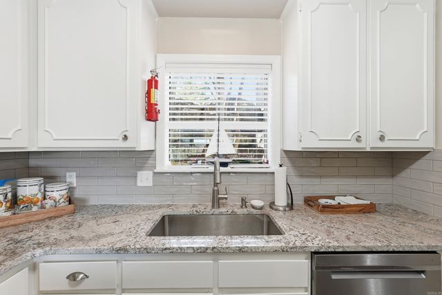 125 Chelsea Dr, Fairfield Bay, AR 72088