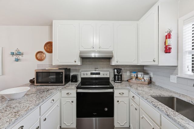 125 Chelsea Dr, Fairfield Bay, AR 72088