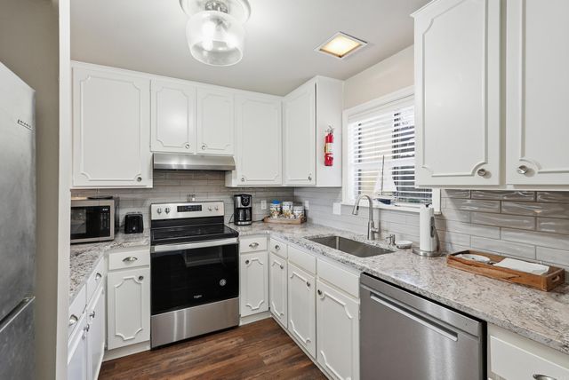 125 Chelsea Dr, Fairfield Bay, AR 72088