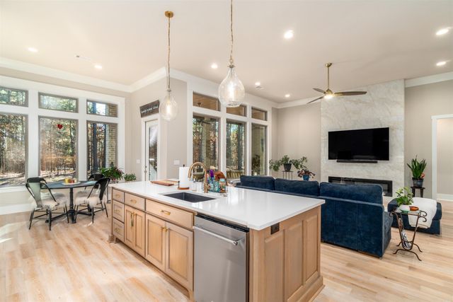 1 Estado Circle, Hot Springs Village, AR 71909