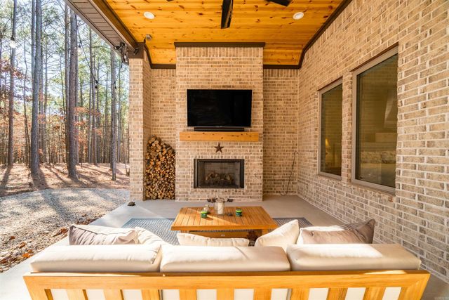 1 Estado Circle, Hot Springs Village, AR 71909