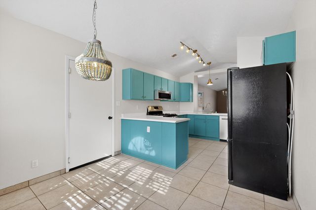 7417 Mackenzie Drive NE, Rio Rancho, NM 87144