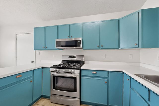 7417 Mackenzie Drive NE, Rio Rancho, NM 87144