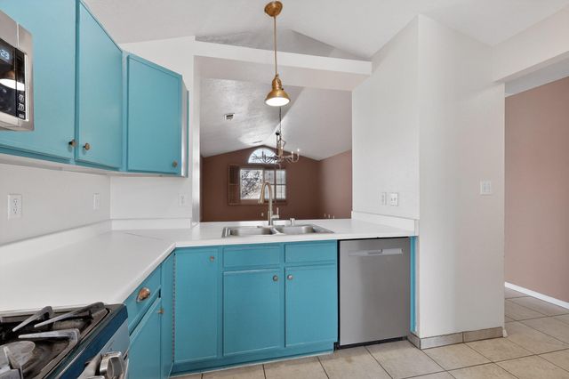 7417 Mackenzie Drive NE, Rio Rancho, NM 87144