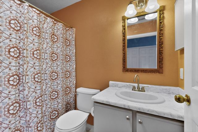 7417 Mackenzie Drive NE, Rio Rancho, NM 87144