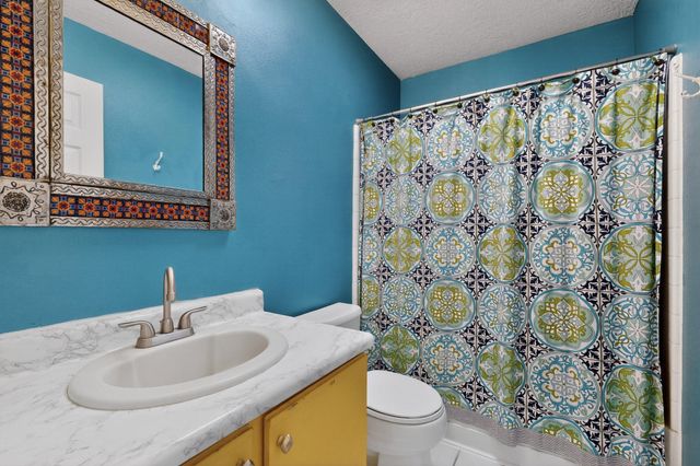 7417 Mackenzie Drive NE, Rio Rancho, NM 87144