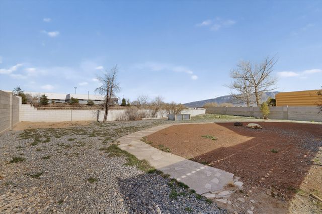 7417 Mackenzie Drive NE, Rio Rancho, NM 87144