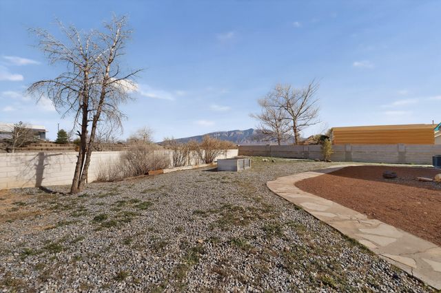 7417 Mackenzie Drive NE, Rio Rancho, NM 87144