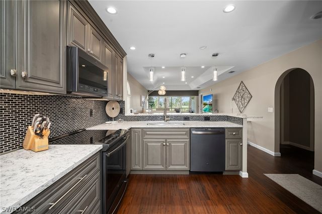 259 Deerwood CIR 6, Naples, FL 34113