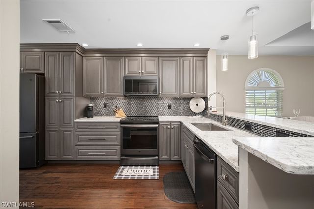 259 Deerwood CIR 6, Naples, FL 34113