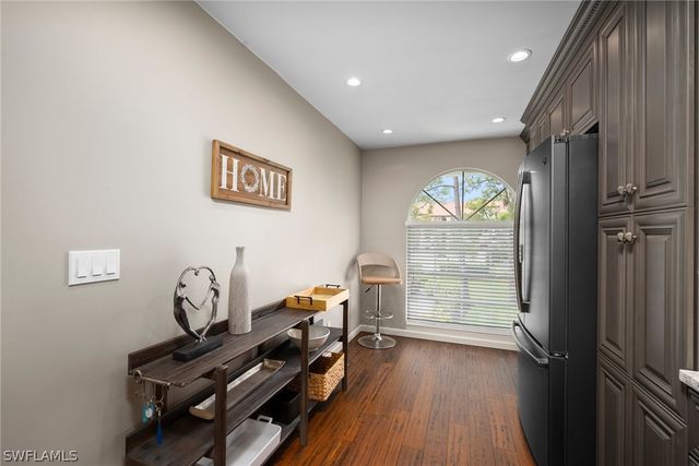 259 Deerwood CIR 6, Naples, FL 34113