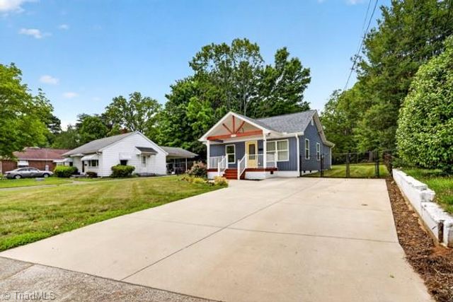 3720 Carver School Road, Winston-salem, NC 27105