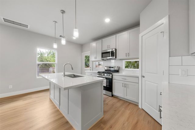 1222 E 33rd Street, Houston, TX 77022