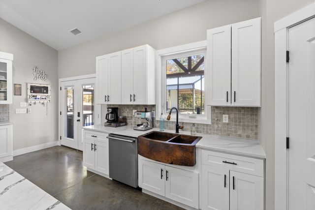 594 Highway 100, Centerville, TN 37033