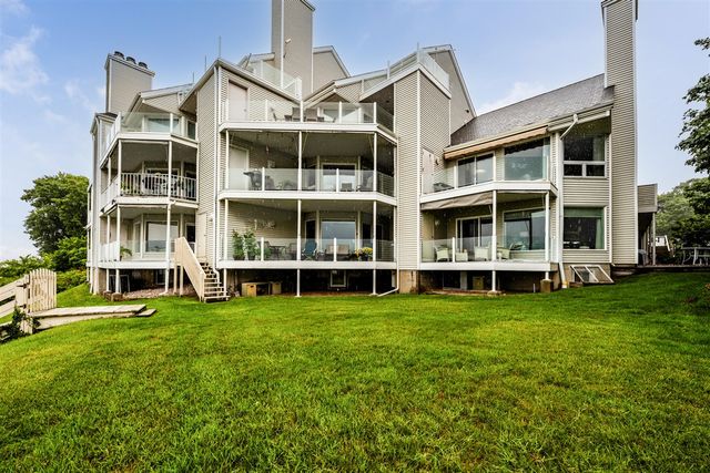 1810 Lakeshore Drive 7, Saint Joseph, MI 49085
