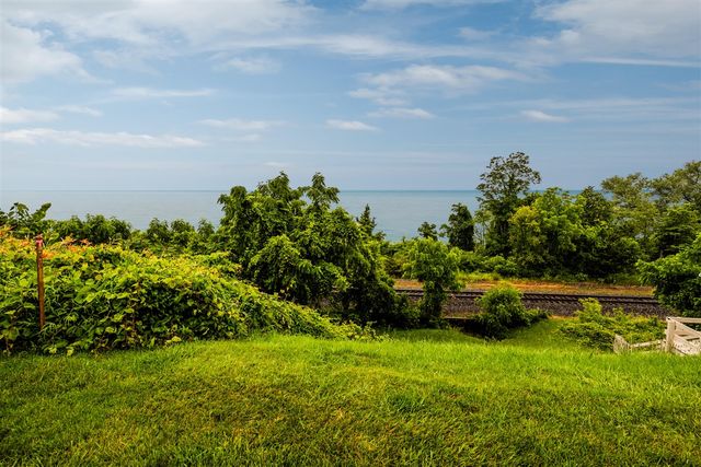1810 Lakeshore Drive 7, Saint Joseph, MI 49085