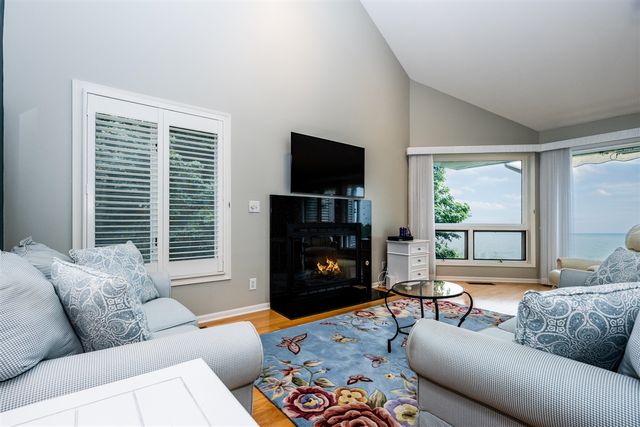 1810 Lakeshore Drive 7, Saint Joseph, MI 49085