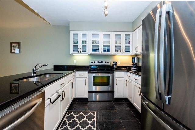 1810 Lakeshore Drive 7, Saint Joseph, MI 49085