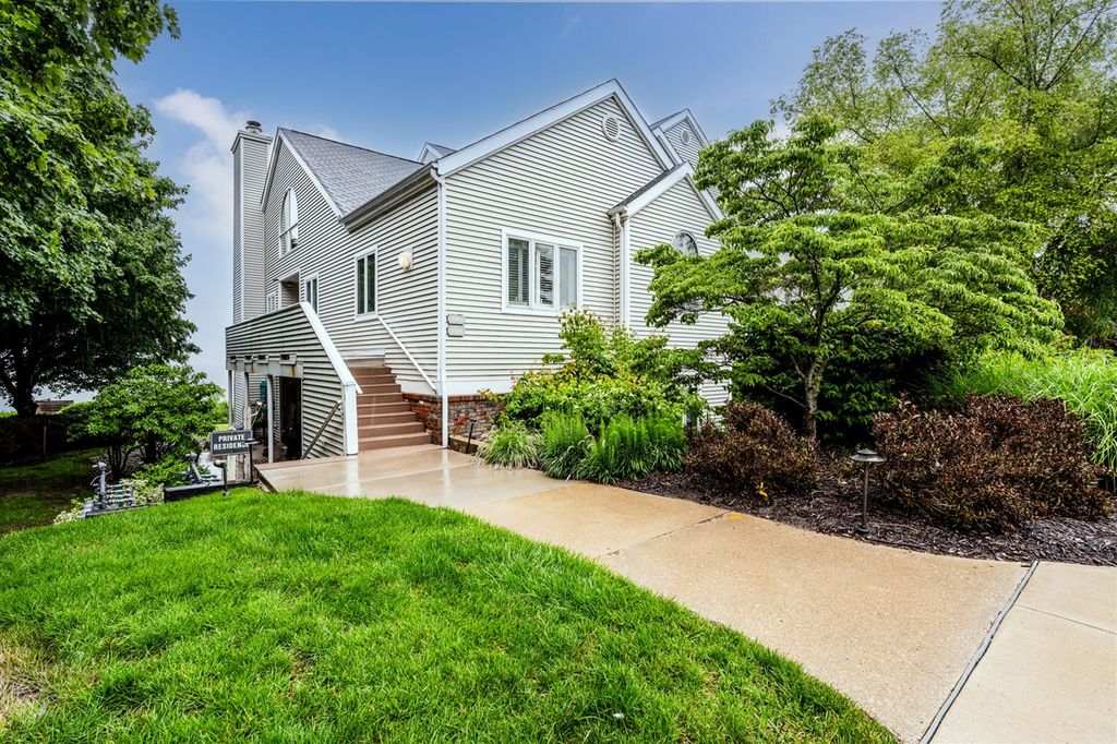 1810 Lakeshore Drive 7, Saint Joseph, MI 49085