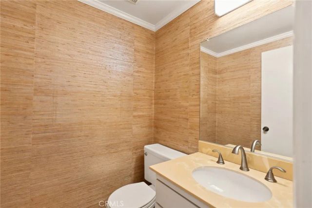 8424 Goldsport Circle, Huntington Beach, CA 92646
