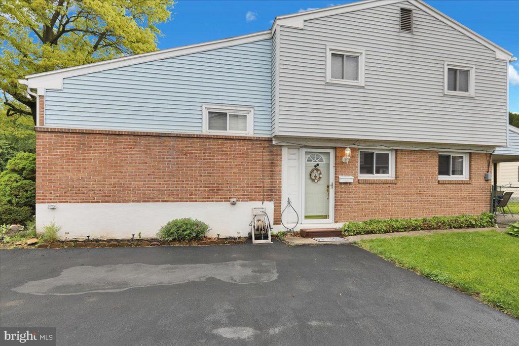 202 COLUMBIA AVE, Reading, PA 19605